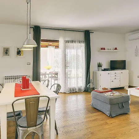 Traumhafte Mit Privatem Pool, Wlan, Kinderspielplatz Und Grossen Garten Mit Grill
