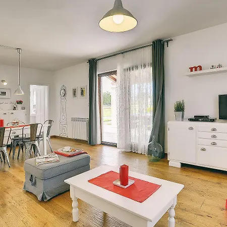Traumhafte Mit Privatem Pool, Wlan, Kinderspielplatz Und Grossen Garten Mit Grill Marcana